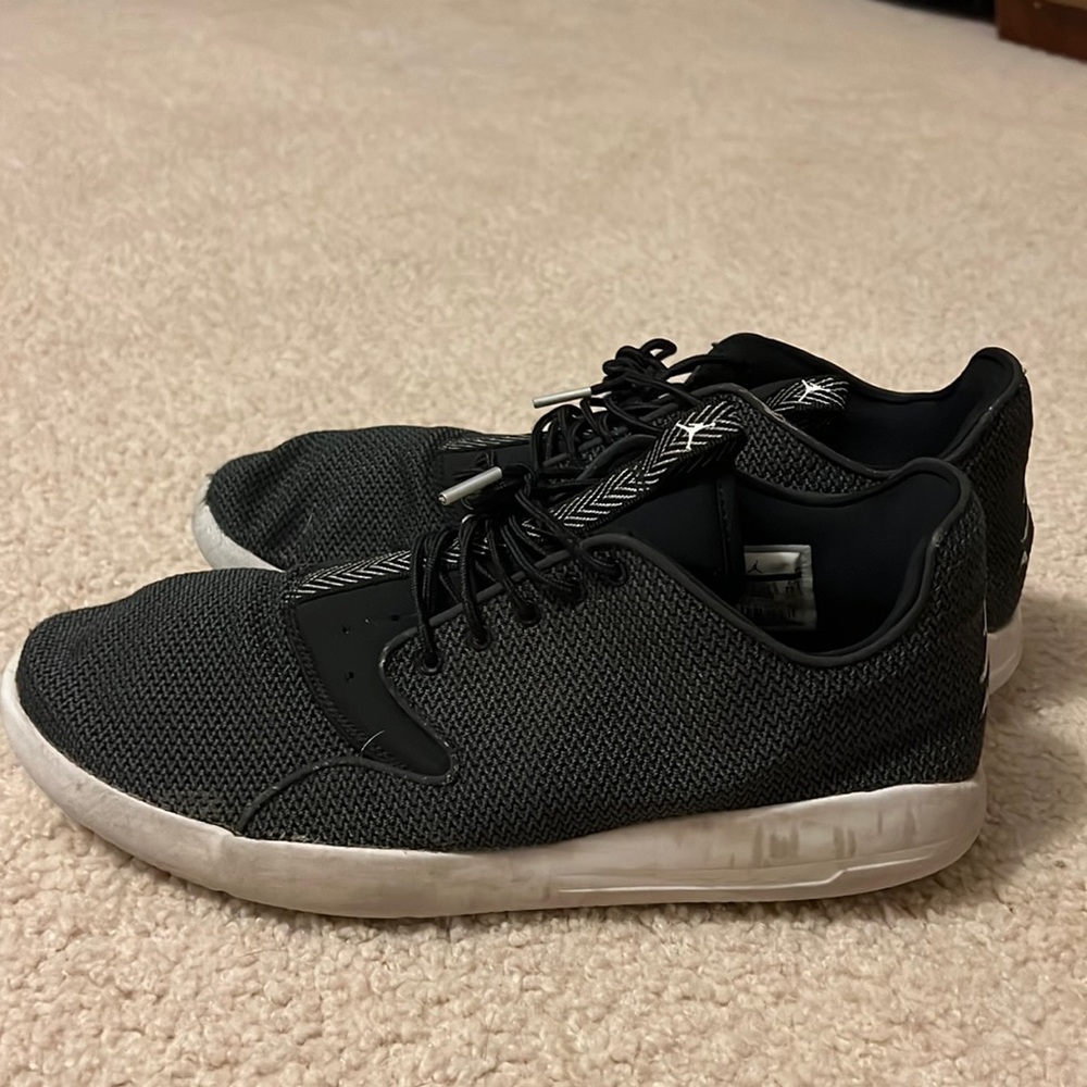 Air Jordan eclipses
